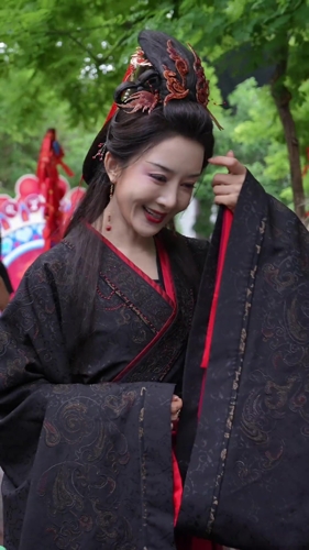 还是那么美!“项羽”刚亮相完苏超,“虞姬”李依晓也去宿迁了 还是那么美!“项羽”刚亮相完苏超,“虞姬”李依晓也去宿迁了